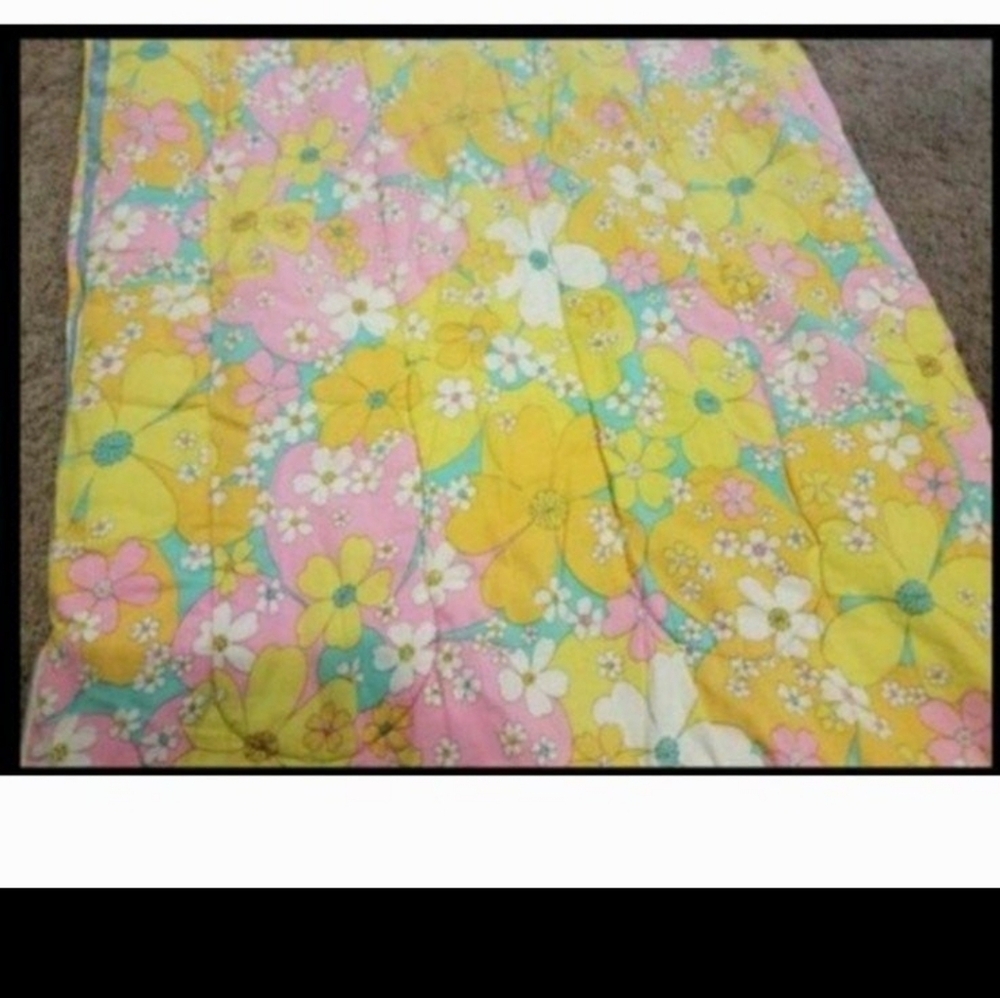 Mid Century Modern sleeping bag. Flower design  1970S? = FLOWER POWER, GROOVY